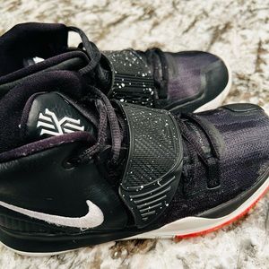 NIKE KYRIE 6 PS 'JET BLACK' BLACK/WHITE. boys shoes, excellent condition